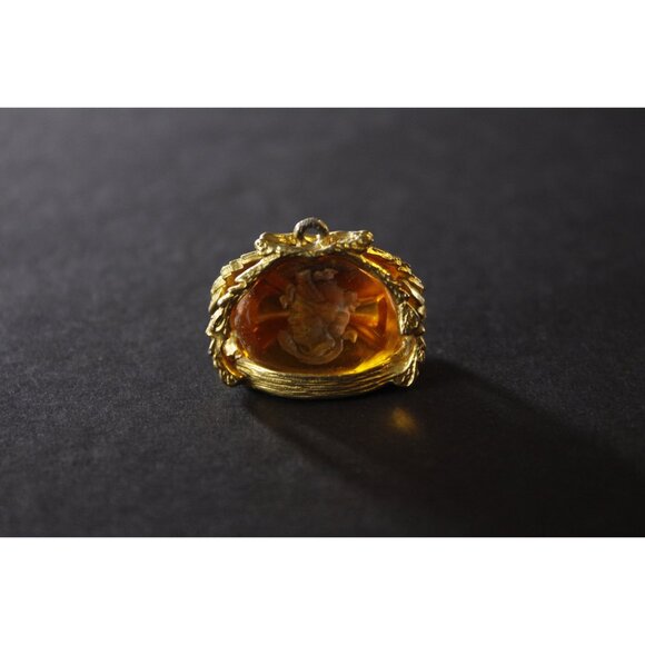 Vintage yellow glass Medusa intaglio fob, gentlemans watch fob - Picture 4 of 9